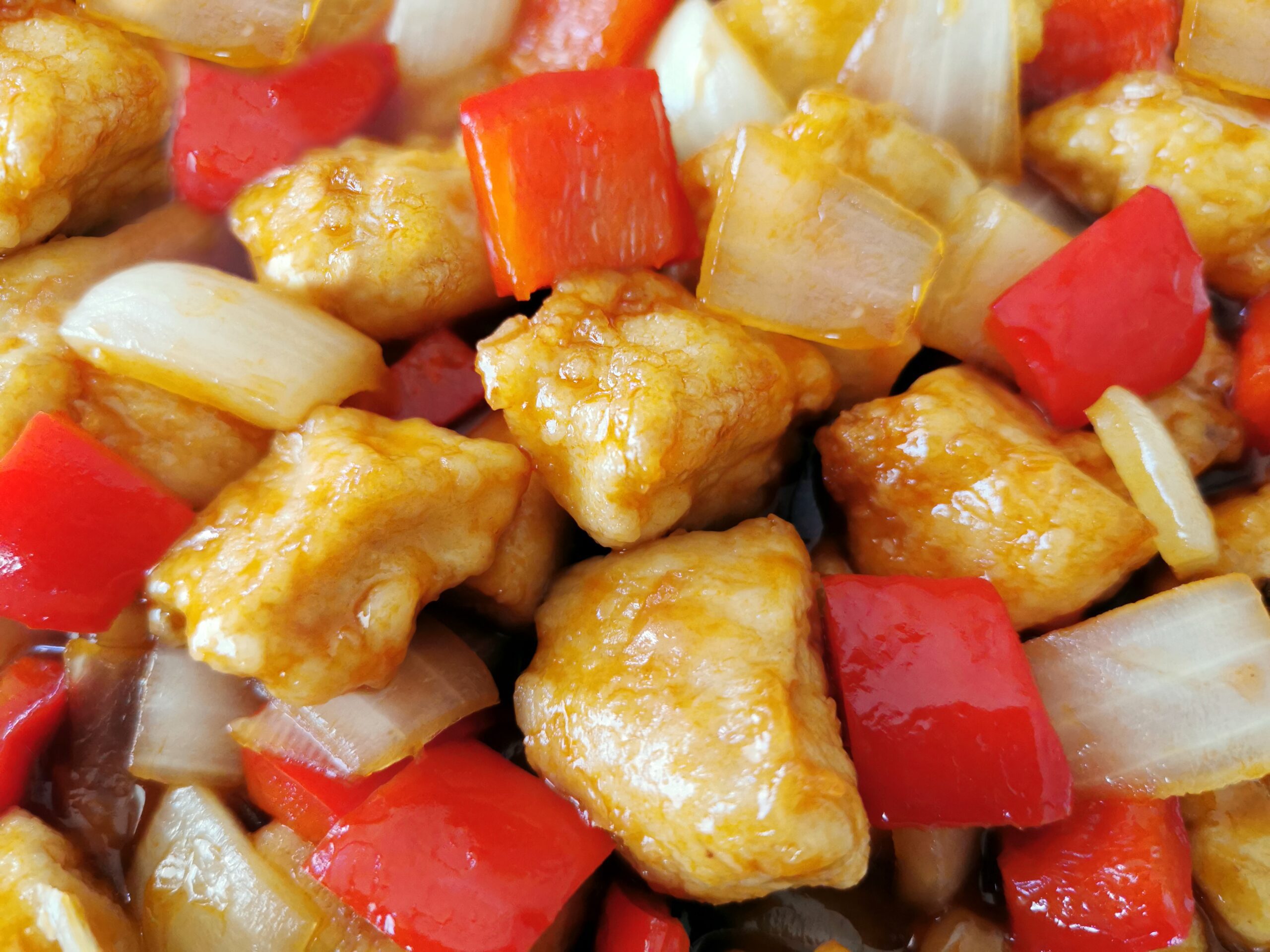 Crispy battered chicken with onions and red peppers in sweet & sour sauce.